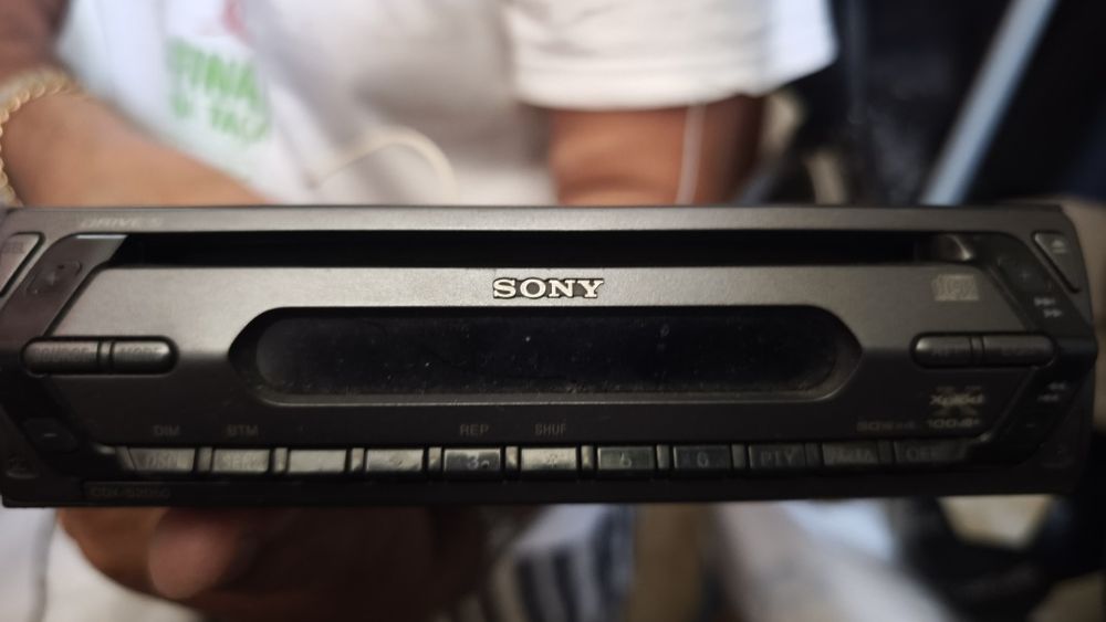 3 auto rádios da Sony