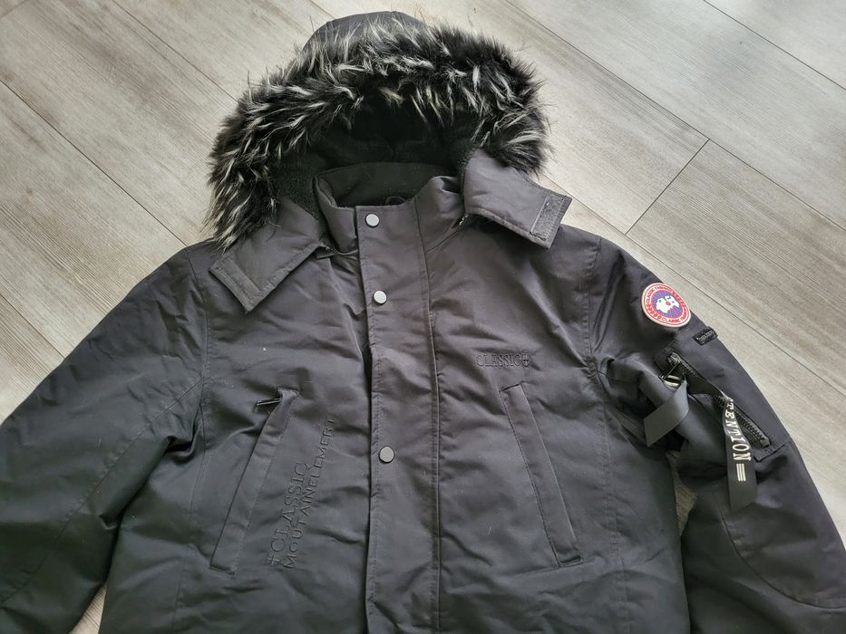 Czarna parka kurtka zimowa