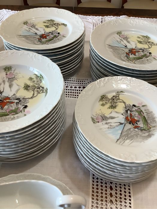 Serviço de louça de jantar em porcelana da Spal completo. Novo