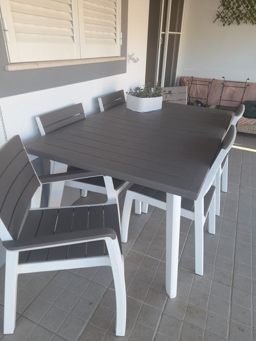 mesa de jardim extensível com 6 cadeiras praticamente nova