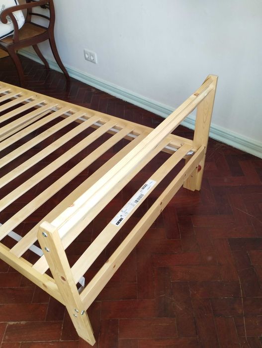 Cama solteiro IKEA Neiden (90x200) + Estrado Luroy + Colchão
