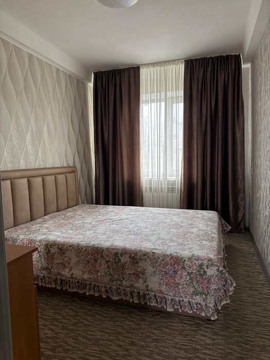 Здам подобово 3-кімнатну картиру.