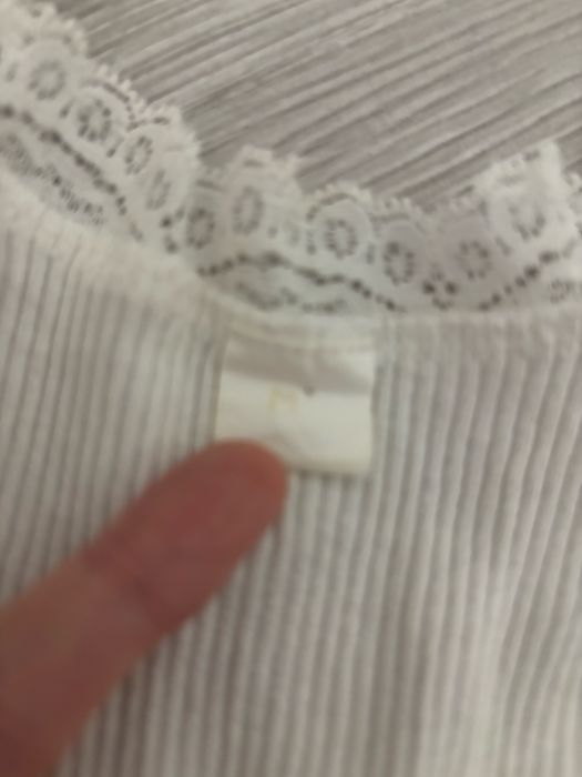 Top koronkowy biały