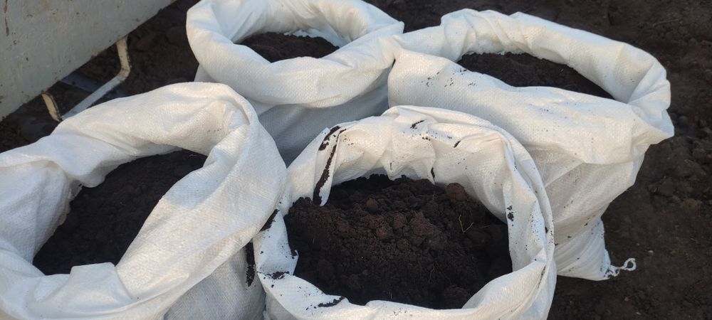 Чернозем  сыпец отличного качества в мешках ..и россыпью .