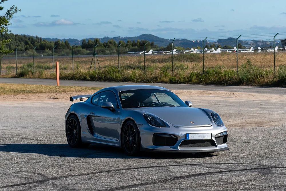 Porsche Cayman GT4