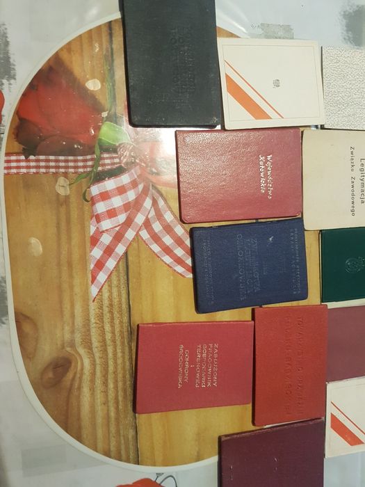Dokumenty PRL i odznaki