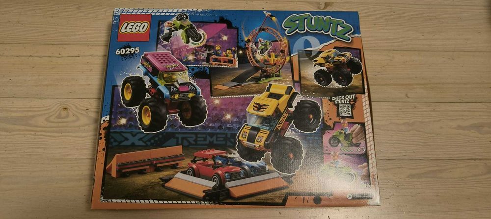 LEGO City 60295 Arena pokazów kaskaderskich - seria Stuntz, nowe