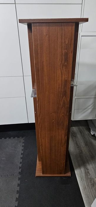 Movel   de cd ,dvd,em bom estado