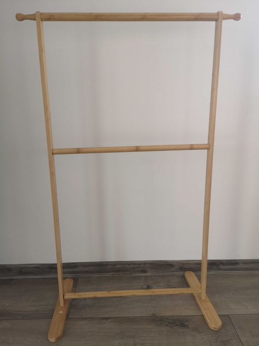 Bambusowy stojak na ubrania dla dzieci z dwoma biegunami