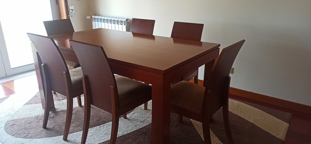 Mesa de sala de sala de jantar e cadeiras