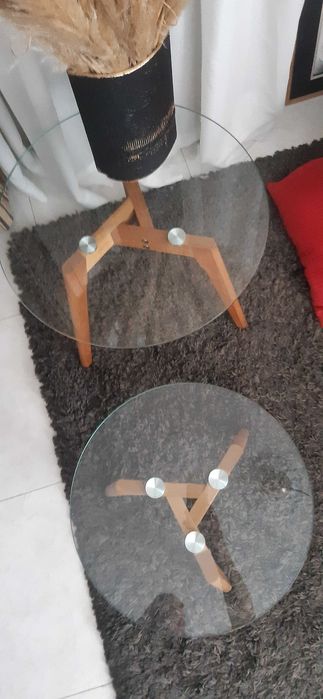 Mesas pequenas em vidro
