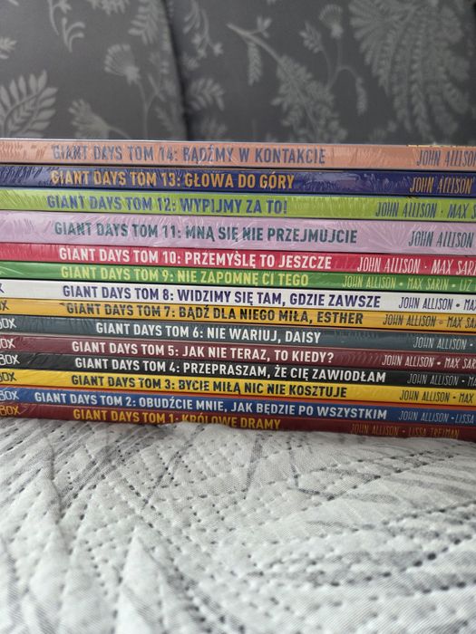 Komiks Giant Days Cała Seria  14 Tomów..