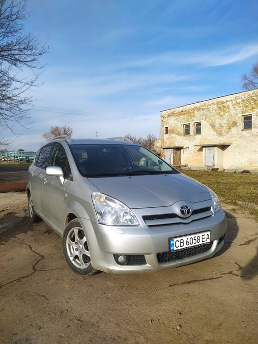Продам машину Toyota Corolla verso 2.2 дизель