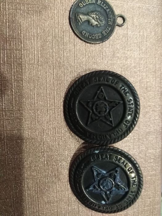 Продам пуговицы 1907 и кулон