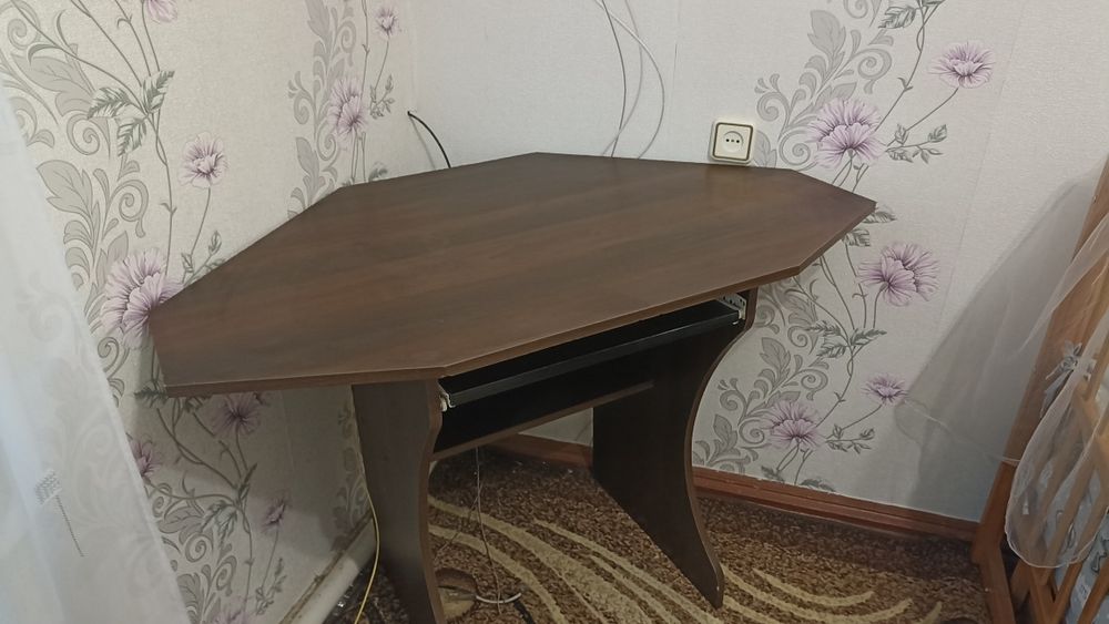 Стол компютерний