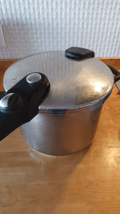 Panela de pressão grande