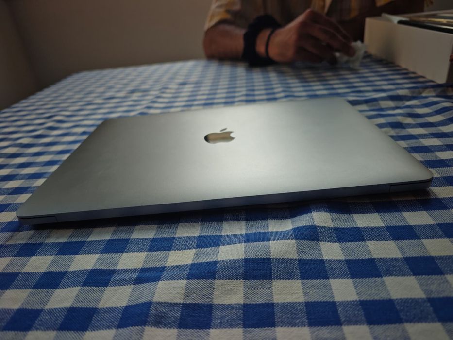 Macbook pro 2019510313339122493441