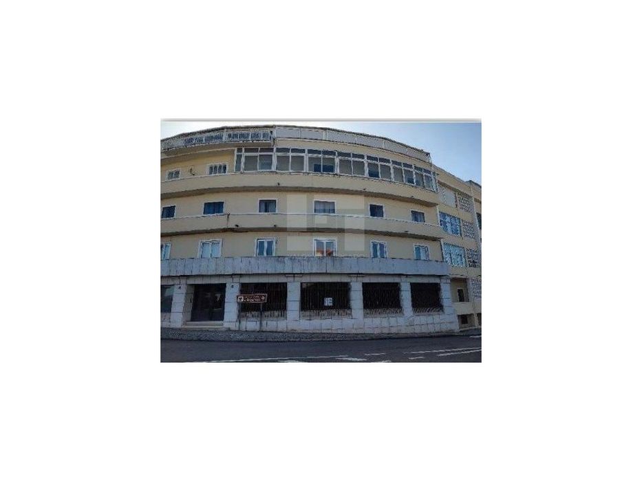 Loja para serviços, com 140m2, situada em São Miguel do Rio Torto e...
