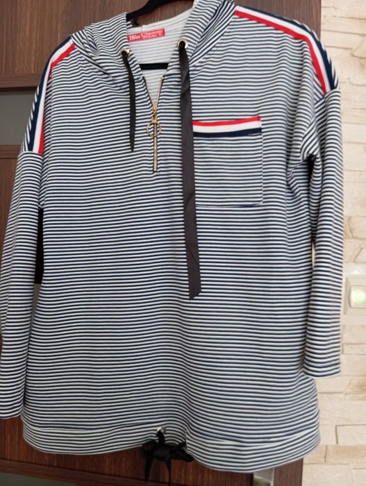 Bluza z kapturem w paski