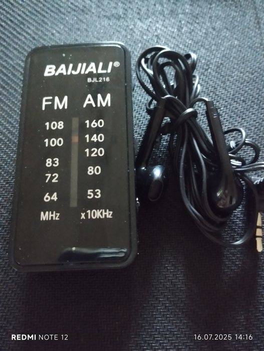 Радиоприёмник FM,AM,корот волн.Новый.Читайте описание обьявл.