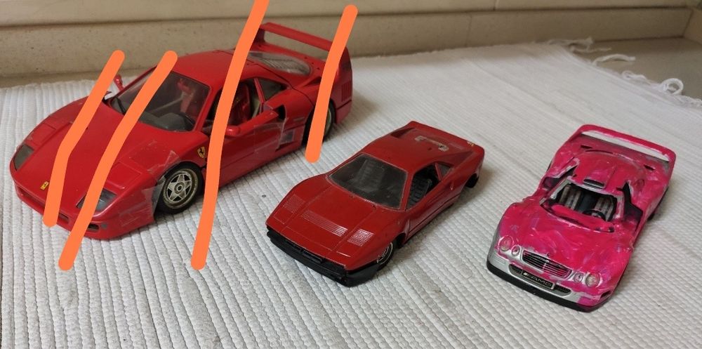 Miniatura automóvel Ferrari e Mercedes Benz