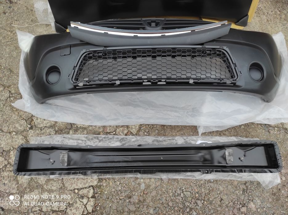 Бампер решотка Dacia Sandero Сандеро