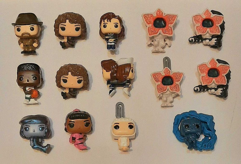 Продажа фигурок kinder joy  ОСД (очень странные дела)