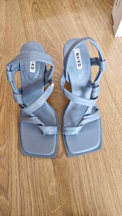 Sandały na słupku NA-KD rozmiar 41