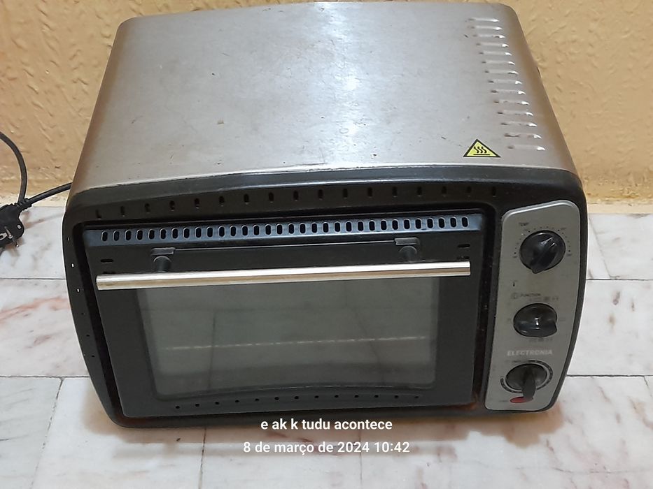Micro-ondas / forno 2 em 1 a funcionar