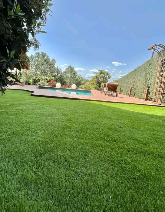 Criação de espaços verdes, relvas sintéticas e naturais,decks,piscinas