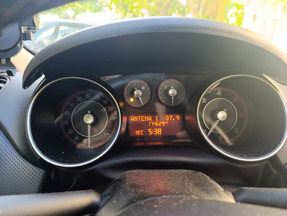 Fiat Punto 2010 1.3 MultiJet -Turbo Diesel – Económico e Fiável