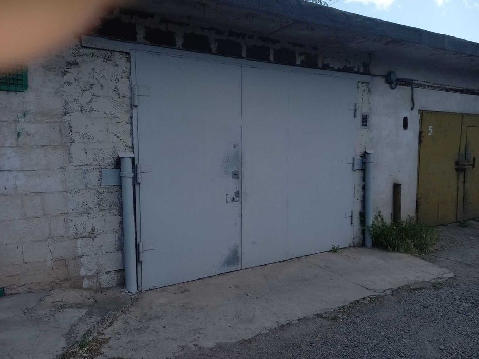 Гараж с подземным этажом.