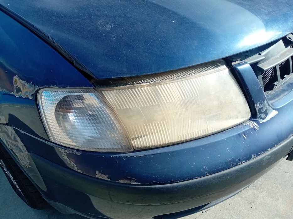 Ótica / farol direita VOLKSWAGEN Passat (3B2)