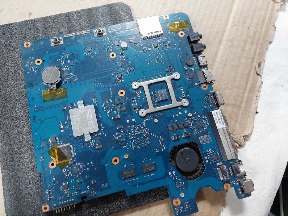 Материнська плата на  Samsung  NP300E5A-S01UA