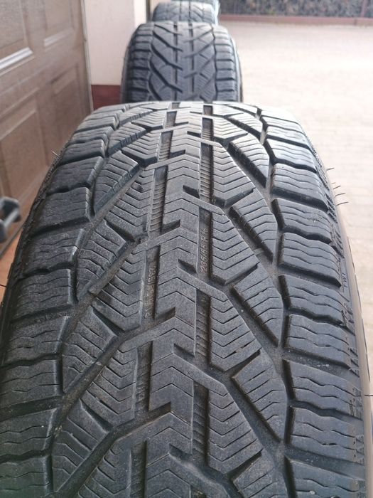Sprzedam Opony zimowe 235/55 R18