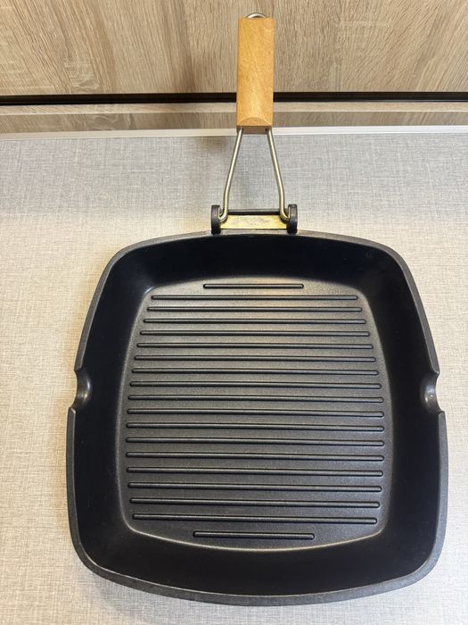 Сковорода 28 см .