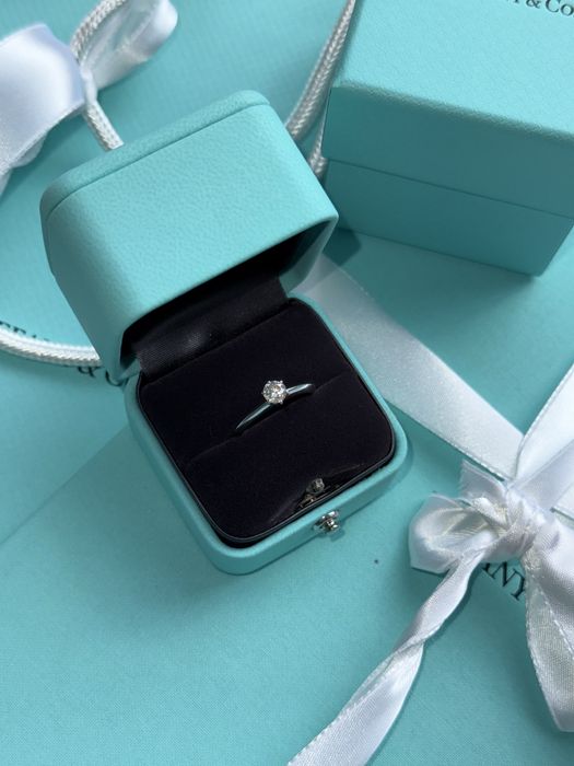 помолвлене кільце від Tiffany & Co.
