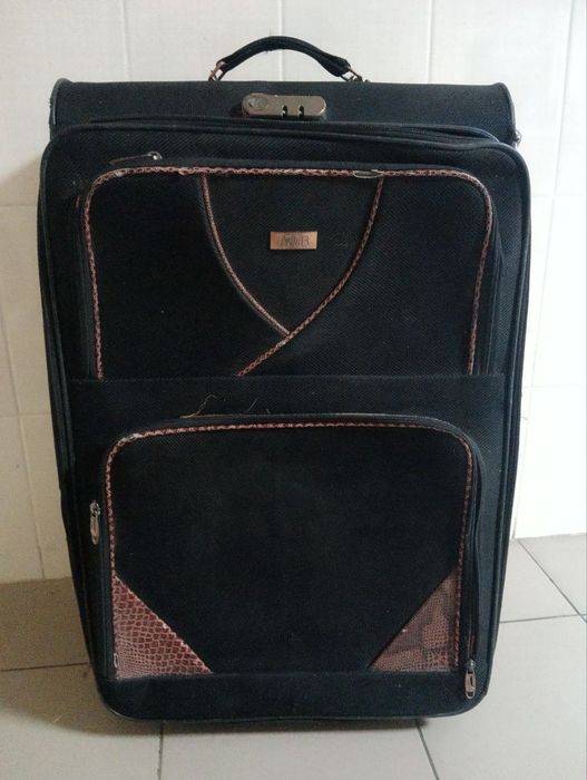 Валіза дорожня , в гарному стані.