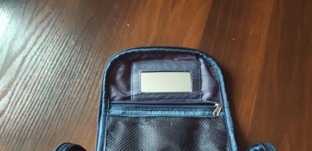 Kosmetyczka na zamek.