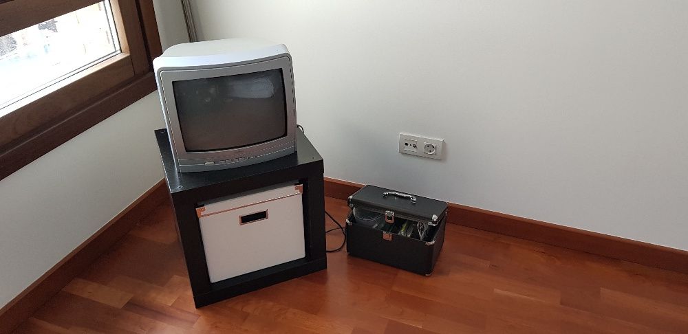 TV Mitsai (Cinza) impecável