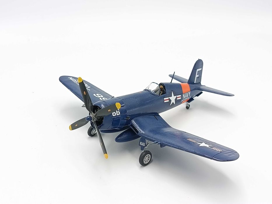 Model Samolotu F4U-4 Corsair Revell 1:72