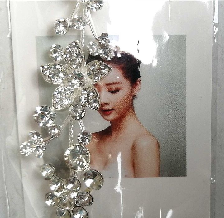 Свадебный венок для волос. Обруч для невесты со стразами.