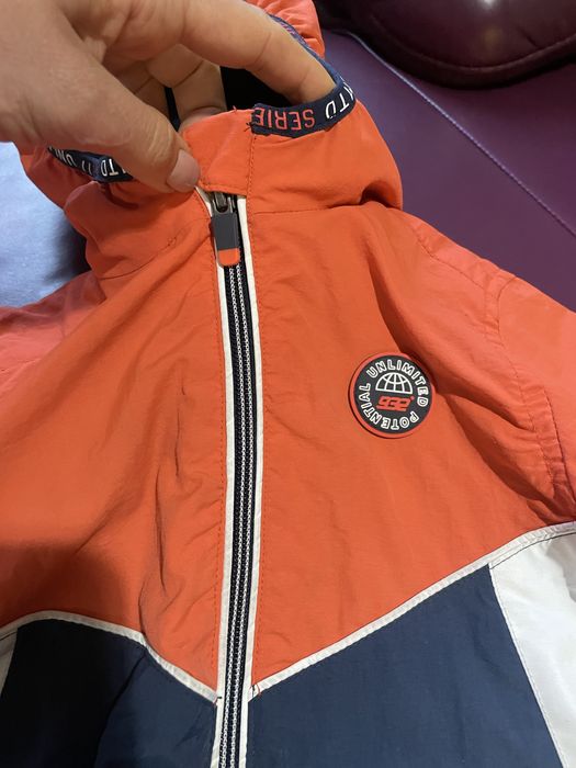 Курточка-ветровка