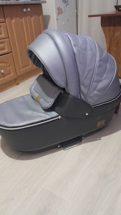 Продаю каляску в дуже хорошому стані з люлькою