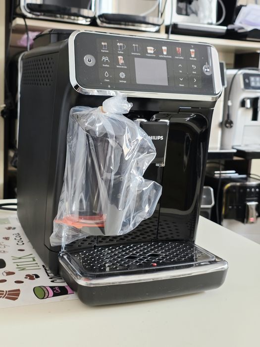 Кавомашина кофемашина Philips Series 5500 Lattego