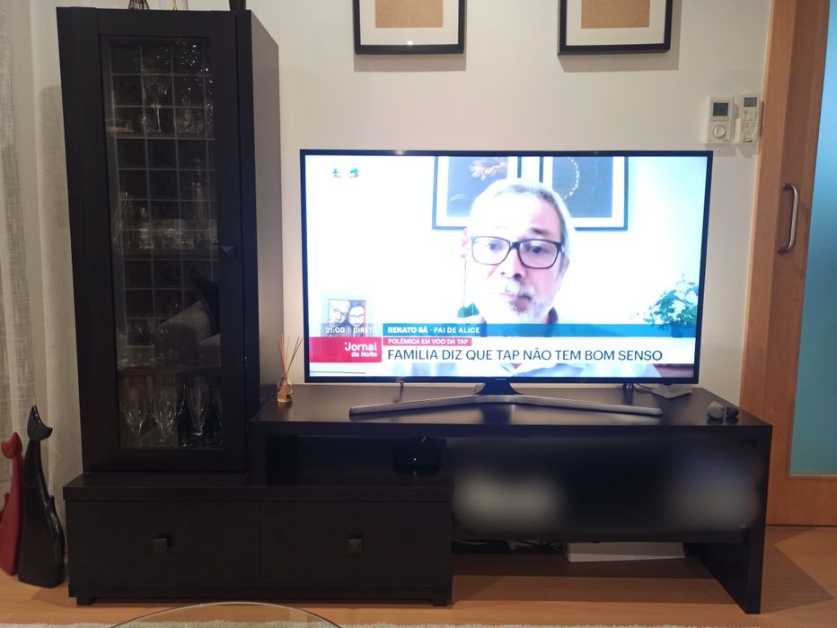 Móvel TV com cristaleira ( Cor Wengue )