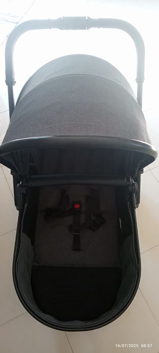 Carrinho de bebê mais ovo