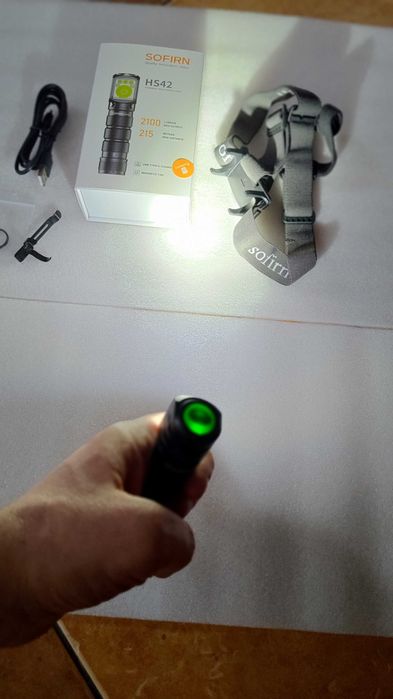 Latarka Sofirn HS42 2100 lumenów czołówka ogniwo 18650 białe i czerwone światło NOWA
