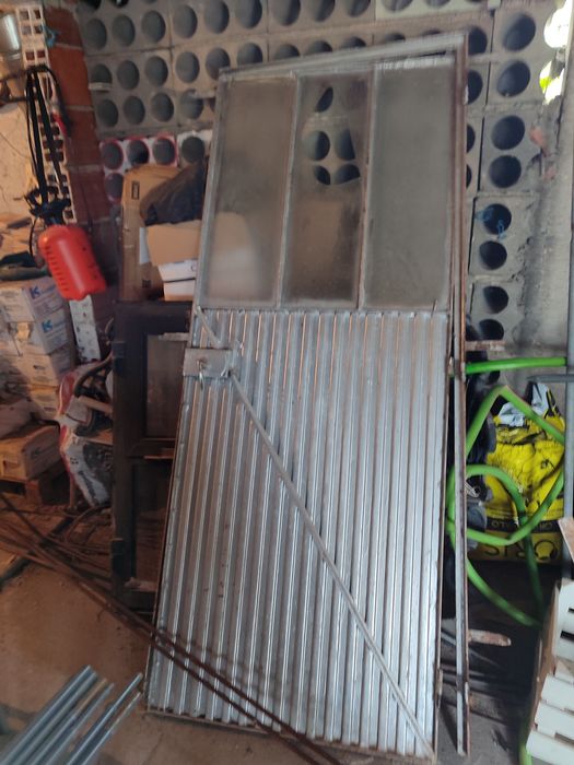 Porta de ferro com vidro