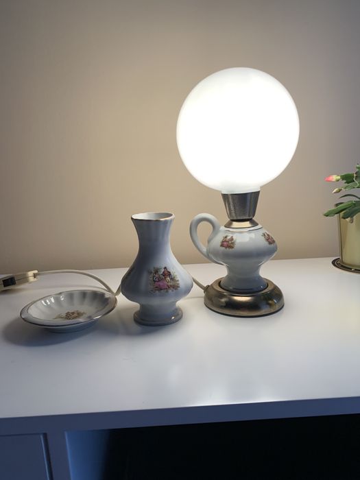 Lampka nocna ,wazonik,popielniczka CHODZIEŻ.
